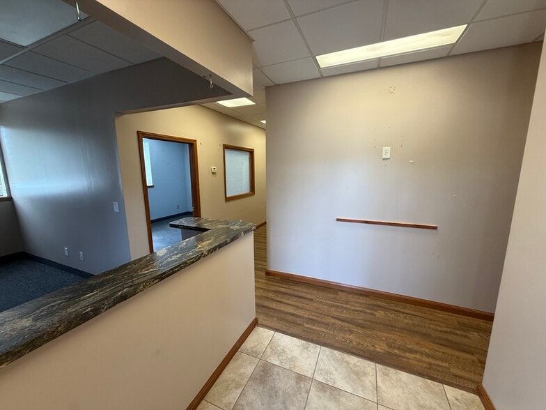 More Photos Of 21012 Aurora Rd, Bedford Showroom For Lease