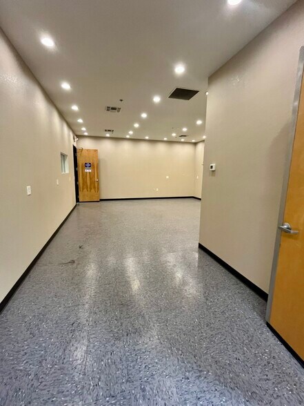 More Photos Of 15354 N 83rd Way, Scottsdale Warehouse For Lease