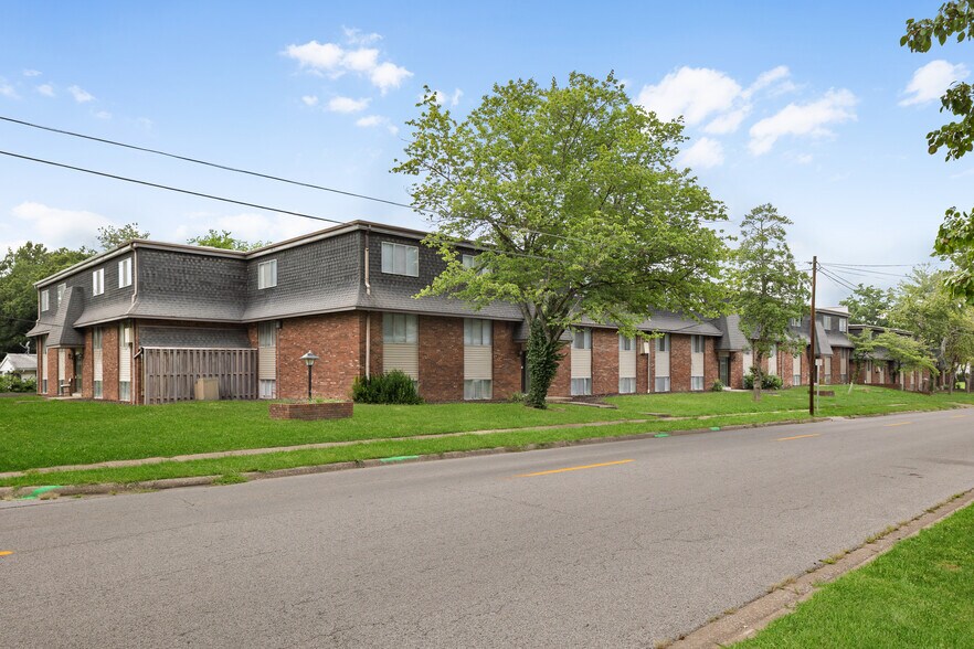 More Photos Of 400 N Oakland Ave, Carbondale Apartments For Sale