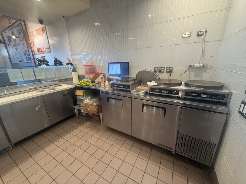 More Photos Of 2520 E Craig Rd, North Las Vegas Freestanding For Lease