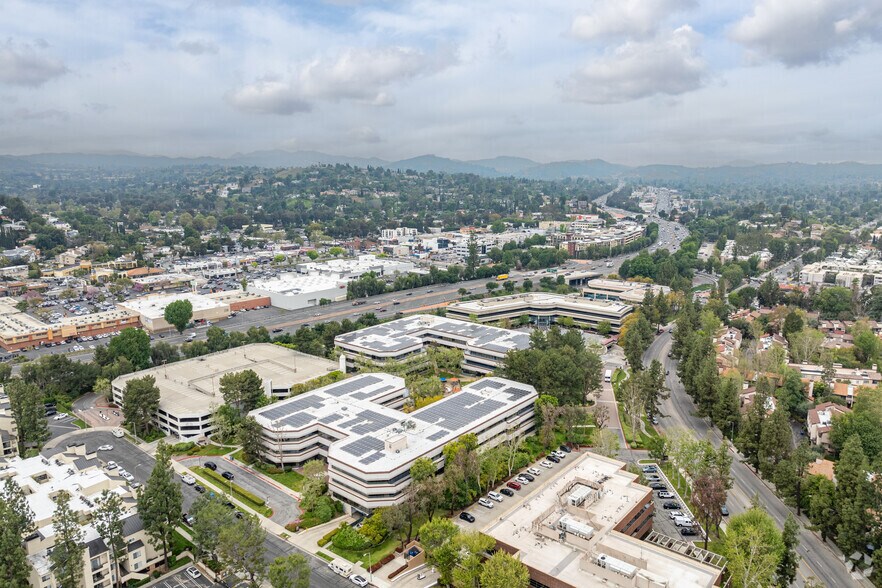 More Photos Of 21860 Burbank Blvd, Woodland Hills Office For Lease