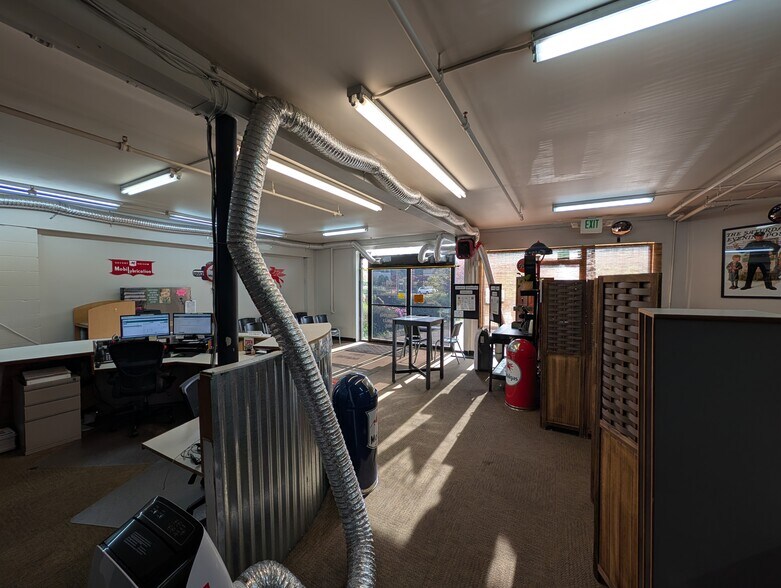 More Photos Of 18411-18421 Highway 99, Lynnwood Storefront For Lease