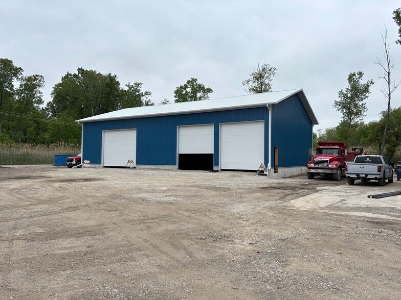 Primary Photo Of 11N 323 Brookside Drive, Elgin Flex For Lease