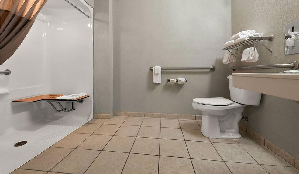 More Photos Of 1738 Comfort Dr, Tomahawk Hotel For Sale