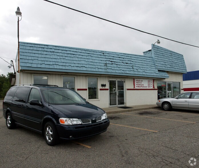 More Photos Of 3564 Alpine Ave, Grand Rapids Freestanding For Lease