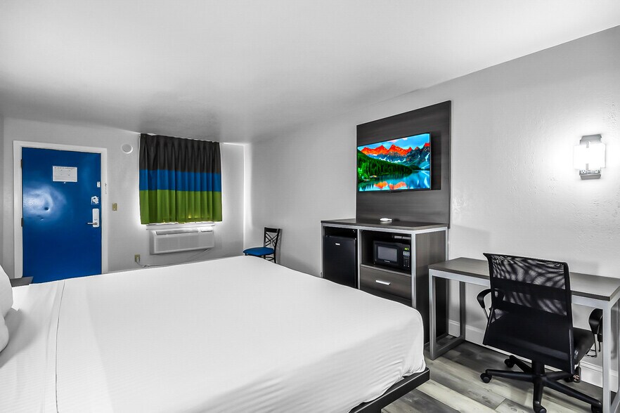 More Photos Of 321 S Rockwell Ave, Oklahoma City Hotel For Sale