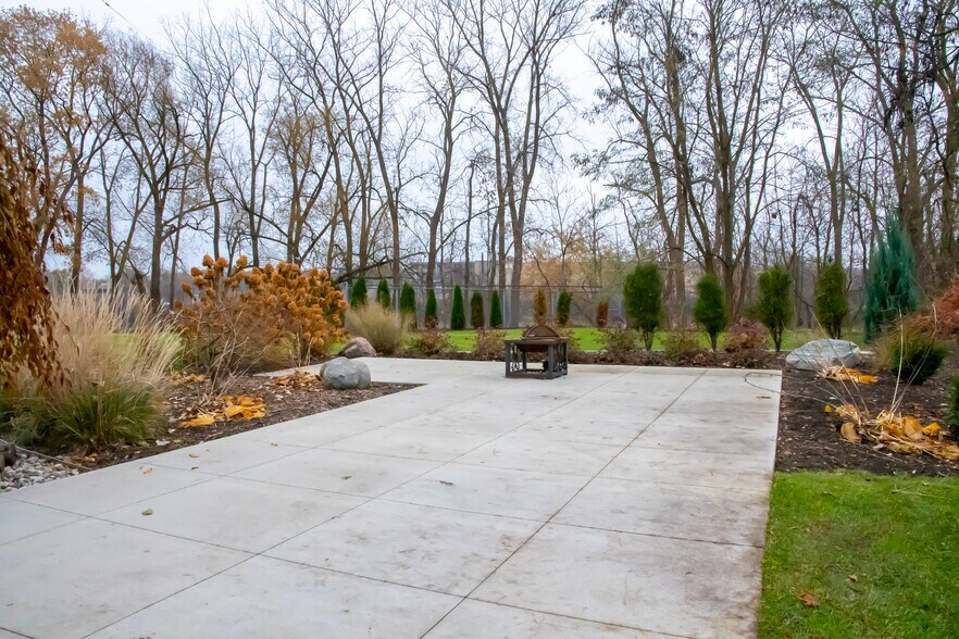 More Photos Of 280 Ann St NW, Grand Rapids Office For Lease