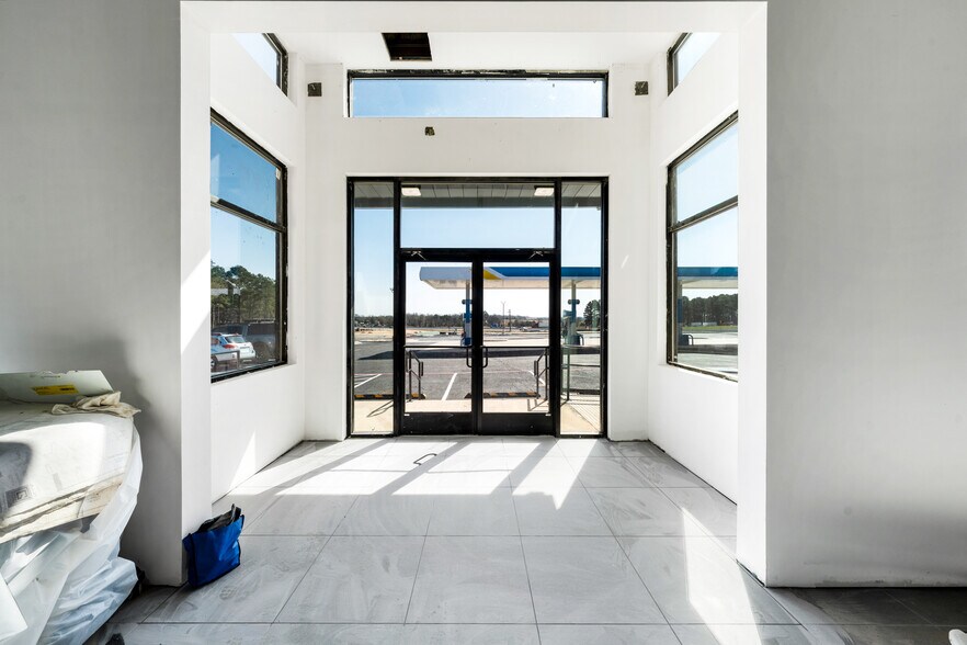 More Photos Of 24782 Interstate 20 W, Lindale General Retail For Lease