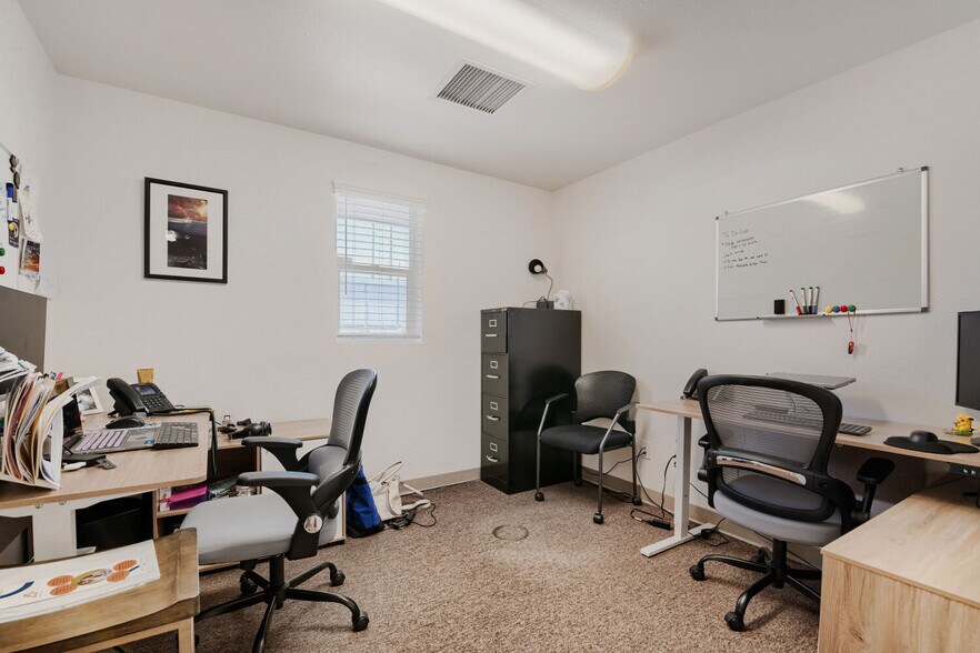 More Photos Of 641 E 112th Ave, Northglenn Veterinarian Kennel For Sale