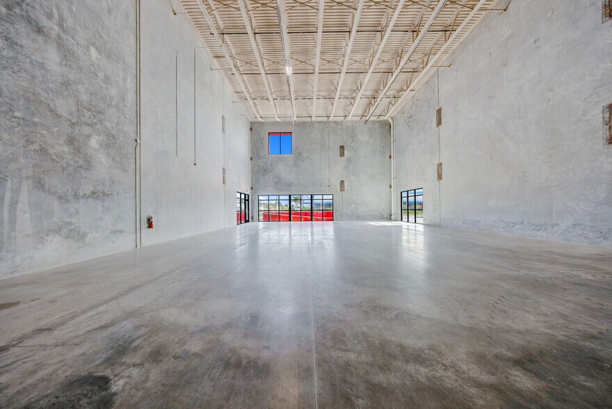 More Photos Of 14101 NW 112th Ave, Hialeah Gardens Warehouse For Lease