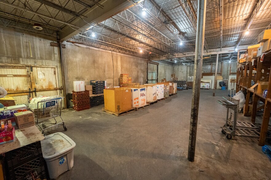 More Photos Of 1302 E Crestwood Dr, Victoria Storefront For Sale