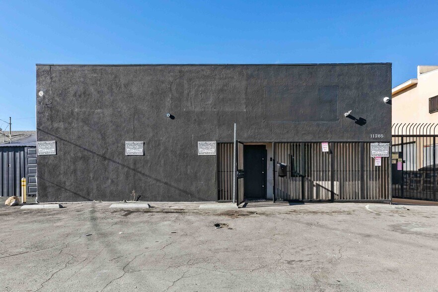 More Photos Of 11285 Goss St, Sun Valley Warehouse For Sale