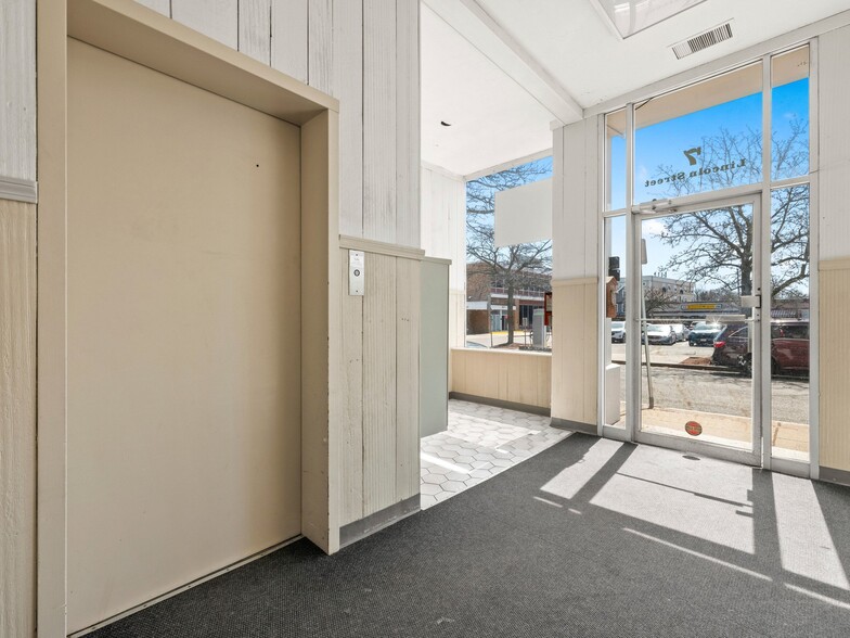 More Photos Of 416 Main St, Wakefield Office For Sale