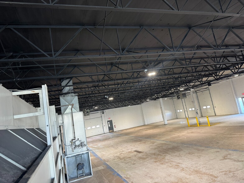 More Photos Of 6717 Essington Ave, Philadelphia Warehouse For Lease