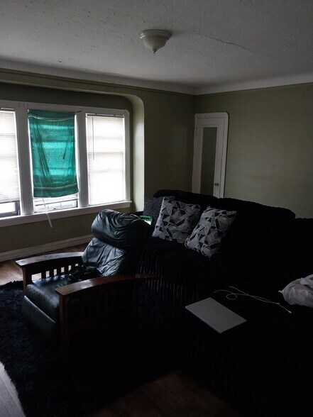 More Photos Of 1747 Catalpa Rd, Cleveland Apartments For Sale