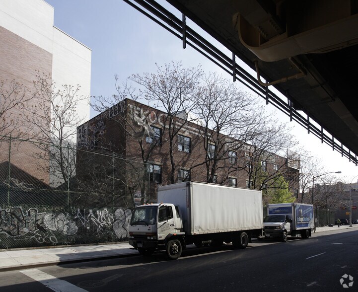 More Photos Of 205 Park Ave, Brooklyn Freestanding For Lease