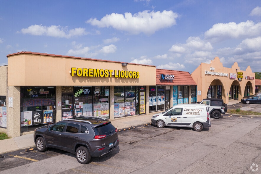 More Photos Of 1736-1790 W Algonquin Rd, Arlington Heights Storefront For Lease