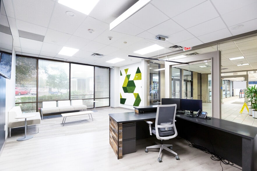 More Photos Of 2001 Beach St, Fort Worth Office For Lease