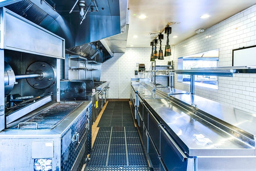 More Photos Of 74a Montauk Hwy, Amagansett Restaurant For Lease