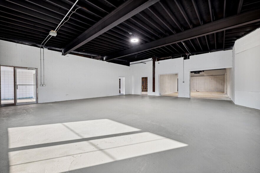 More Photos Of 969 Dixie Hwy, Rossford Freestanding For Lease