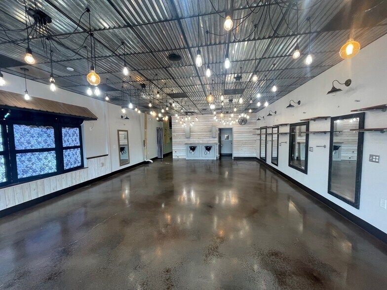 More Photos Of 4582 Cumberland Rd, Fayetteville Freestanding For Lease