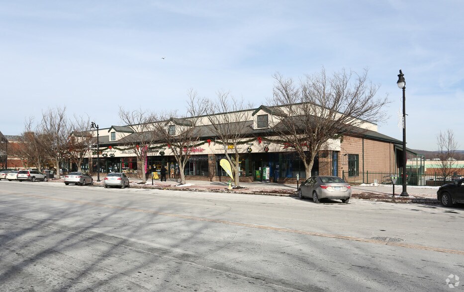 More Photos Of 200 Main St, Middletown Unknown For Lease