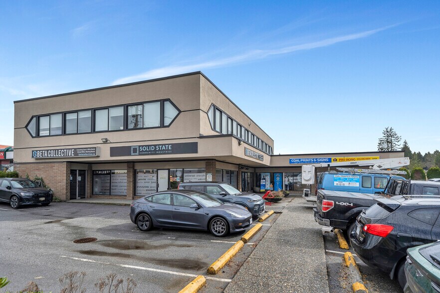 More Photos Of 10318-10324 Whalley Blvd, Surrey Storefront Retail Office For Lease