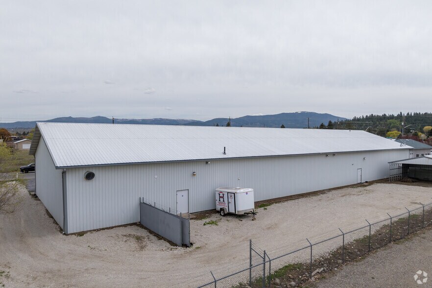 More Photos Of 17 N Flora Rd, Spokane Valley Warehouse For Lease