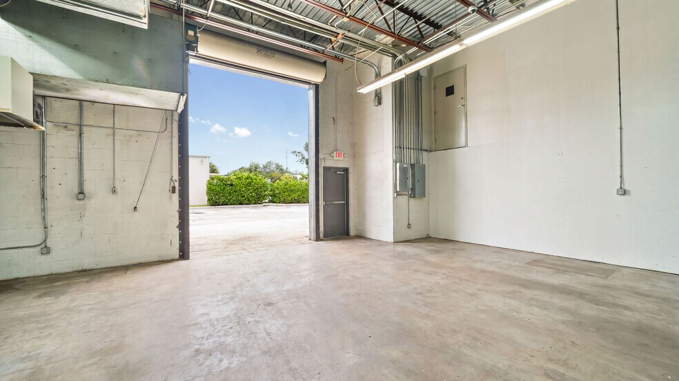 More Photos Of 44 SE 9th St, Deerfield Beach Warehouse For Sale