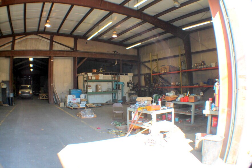 More Photos Of 5517 Dorbrandt St, Houston Warehouse For Lease