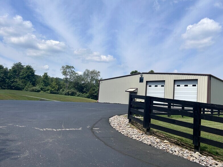 More Photos Of 13002 Indiana 60, Memphis Warehouse For Sale