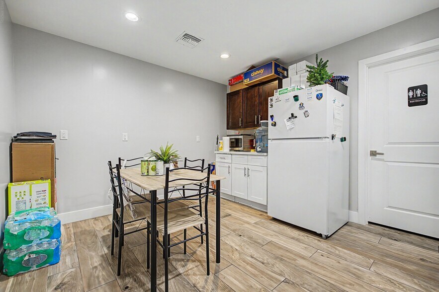 More Photos Of 6470 W Desert Inn Rd, Las Vegas Medical For Sale