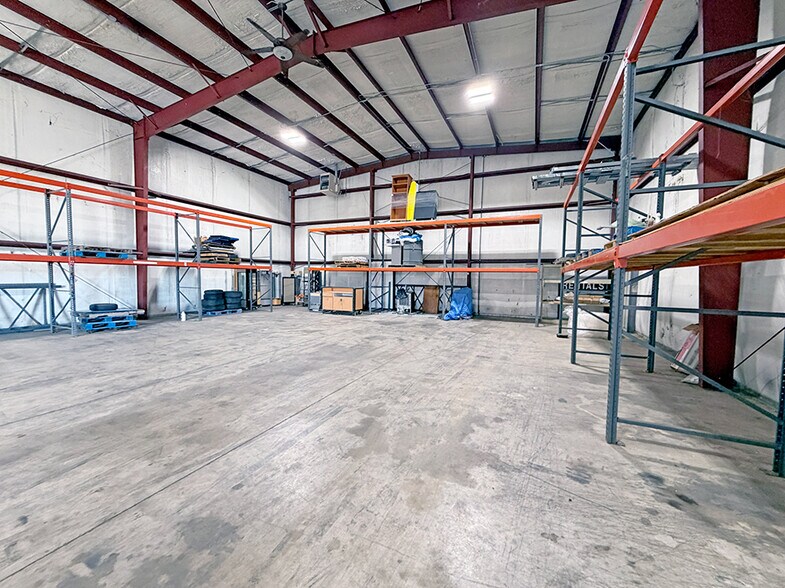 More Photos Of 205 N 44th St, Mount Vernon Showroom For Lease