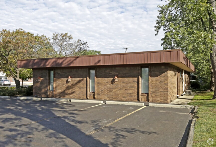 Primary Photo Of 2710 Dixie Hwy, Waterford Medical For Lease