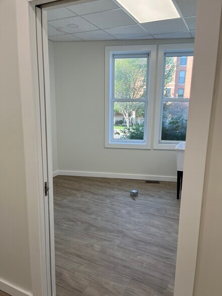More Photos Of 5 Barney Cir SE, Washington Medical For Lease