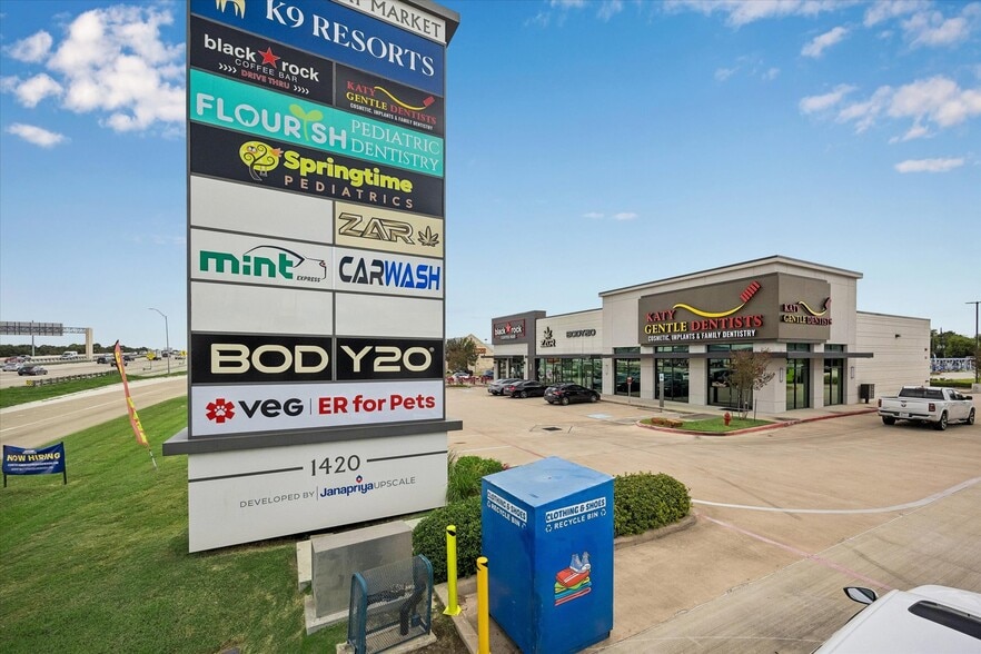 More Photos Of 1420 W Grand Pky S, Katy Storefront For Lease