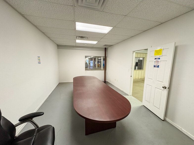 More Photos Of 200 N Pine St, Kermit Industrial For Sale