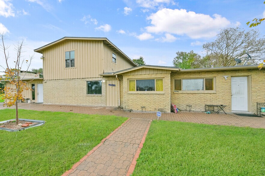 More Photos Of 1804 36th St N, Texas City Multifamily For Sale