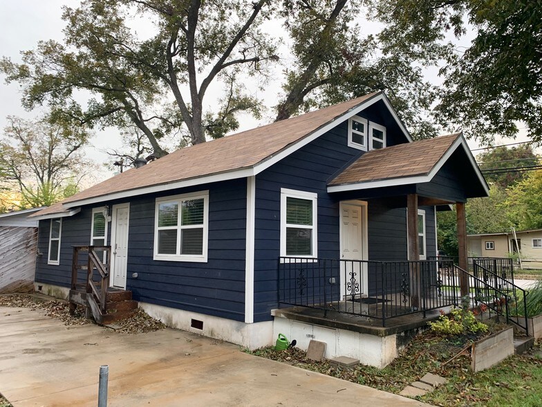 Primary Photo Of 1601 Holly St, Austin Medical For Lease