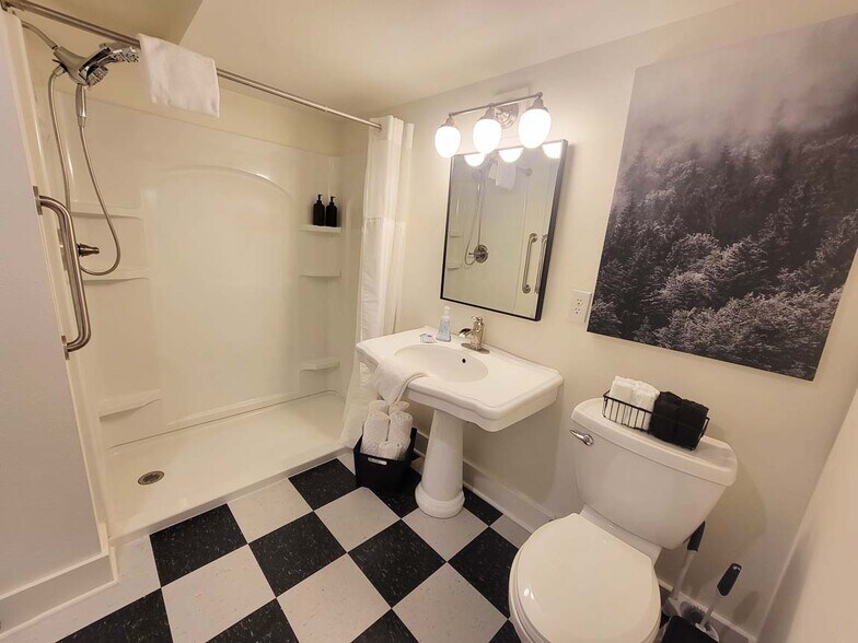 More Photos Of 110 Mc Lean Ave, Cotter Hotel For Sale