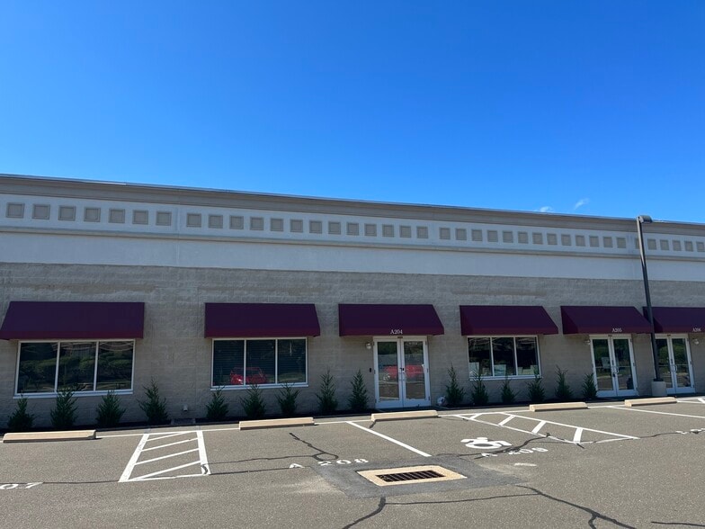 More Photos Of 100 Corporate Dr, Trumbull Office For Lease