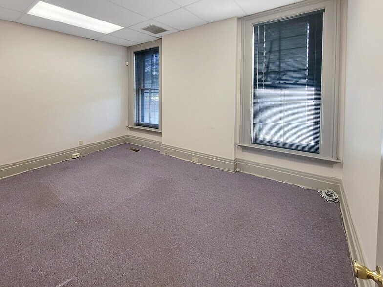 More Photos Of 1730 Madison Rd, Cincinnati Office For Sale