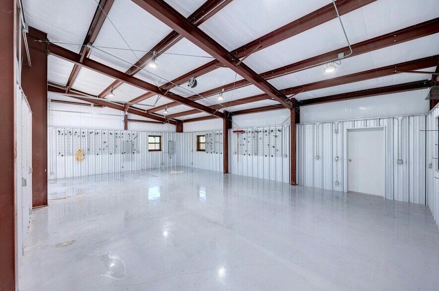 More Photos Of 14221 FM 2769, Leander Light Manufacturing For Sale