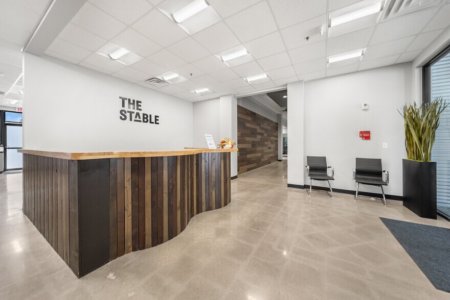 More Photos Of 210 SE 34th St, Bentonville Office For Sale