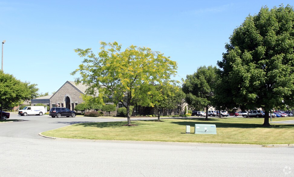 More Photos Of 200-290 E 90th Dr, Merrillville Medical For Lease