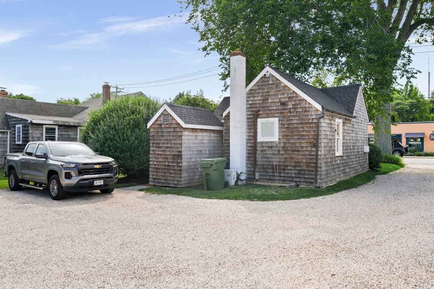 More Photos Of 30 Race Ln, East Hampton Office For Sale