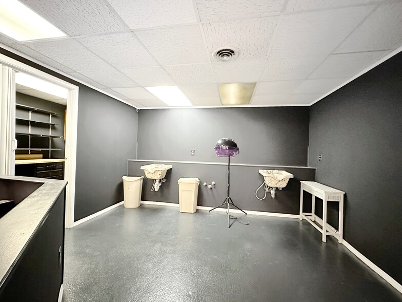 More Photos Of 1277 Hicks Blvd, Fairfield Freestanding For Lease