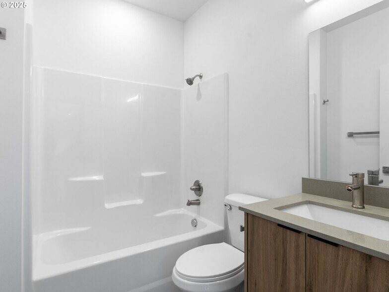 More Photos Of 11 NE 55th Ave, Portland Apartments For Sale