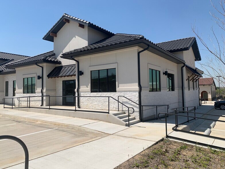 More Photos Of 9413 N Beach St, Keller Medical For Lease