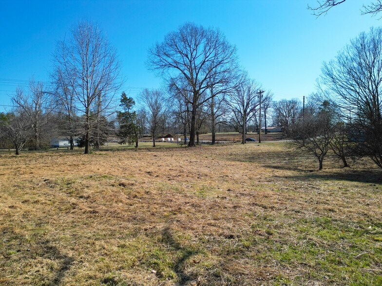 More Photos Of 2815 TN-49 Hwy, Charlotte Auto Repair For Sale